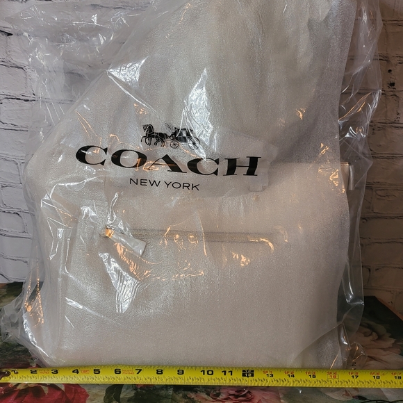 Beautiful Chalk Large Tote - Picture 2 of 6